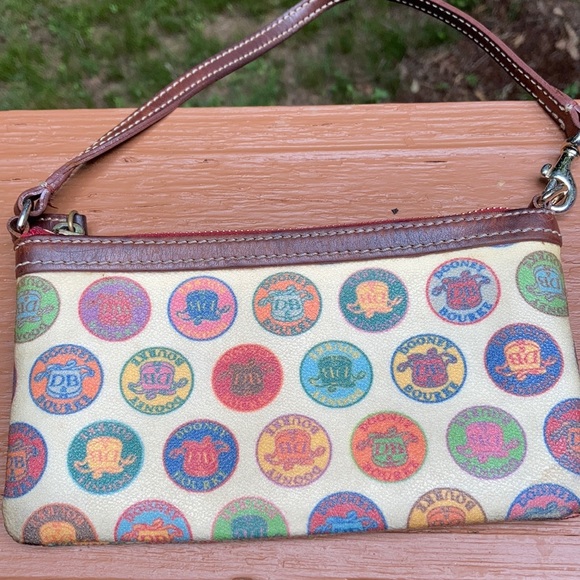 Dooney & Bourke Handbags - Dooney & Bourke vintage wristlet
